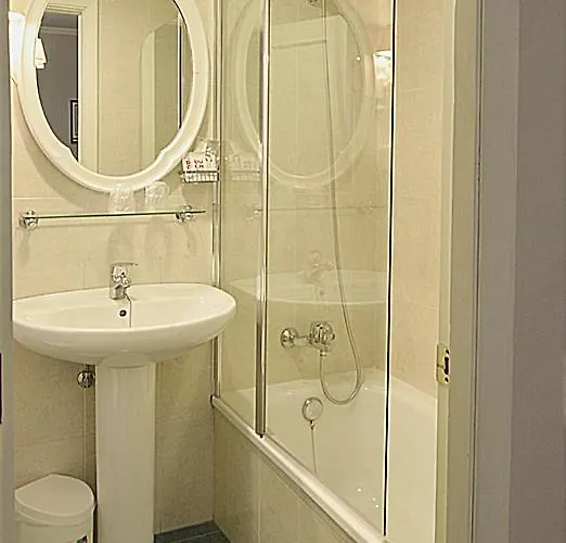 Tres Carabelas Hotel Baiona